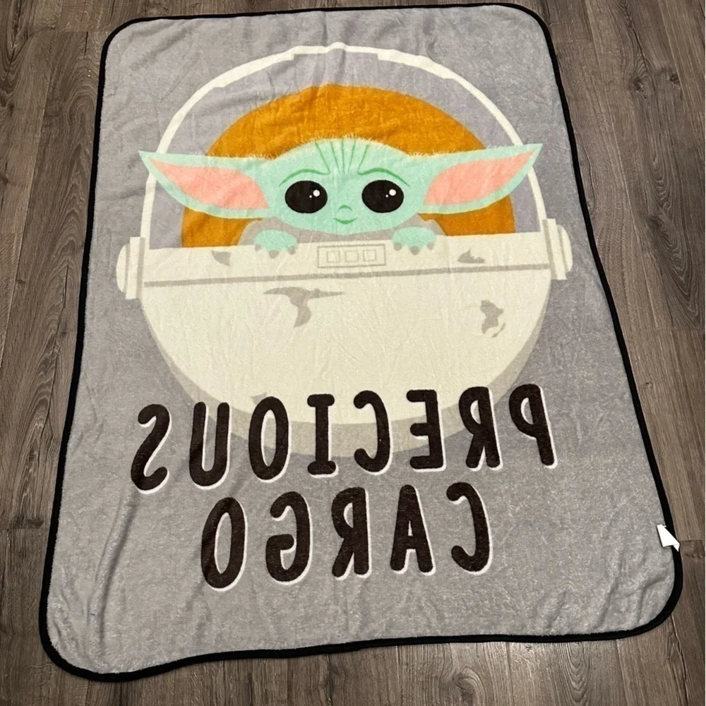 Star Wars The Mandalorian Kids Throw Blanket Precious Cargo & Baby Yoda Figure